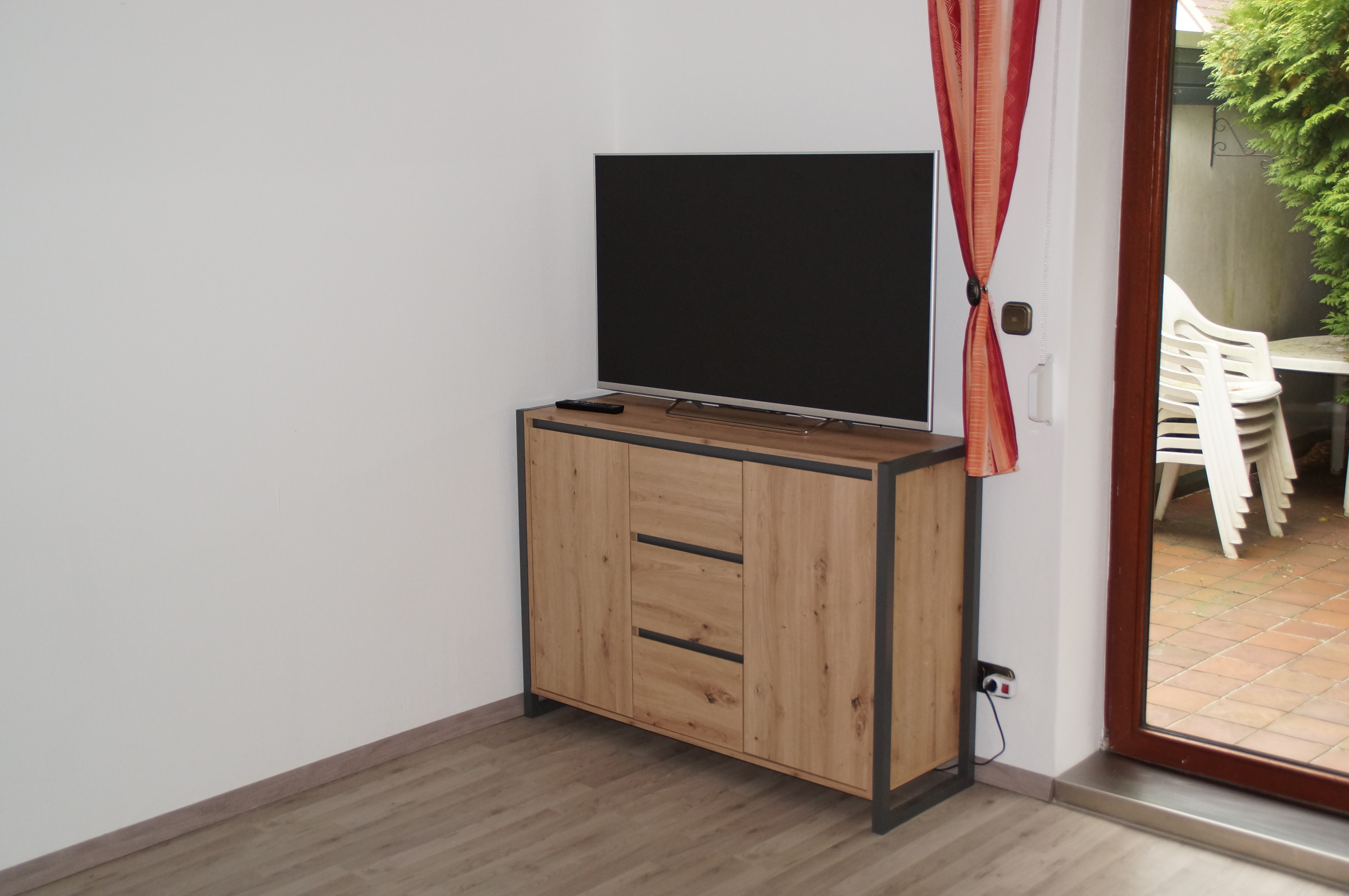 Siedboard mit TV